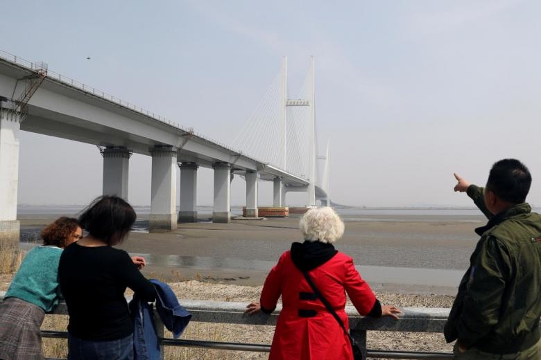 Cầu bắc qua sống Áp Lục ở Dandong ngày 20/4/2021. Ảnh: Reuters