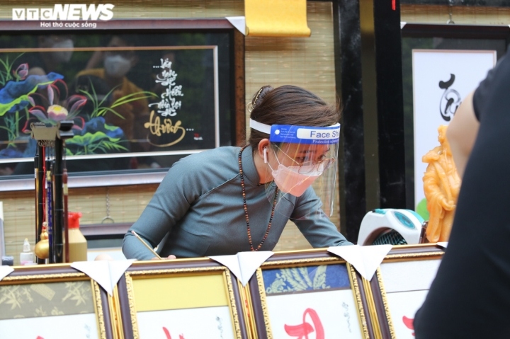 calligraphy street jubilantly gears up for upcoming tet holiday picture 4