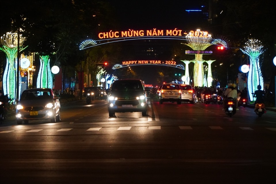 streets of hanoi and hcm city beautified before tet holiday picture 7