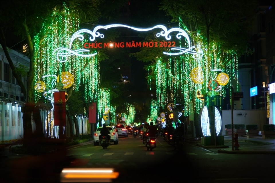 streets of hanoi and hcm city beautified before tet holiday picture 8