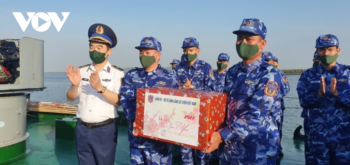 special tet celebrations for coast guard force picture 4