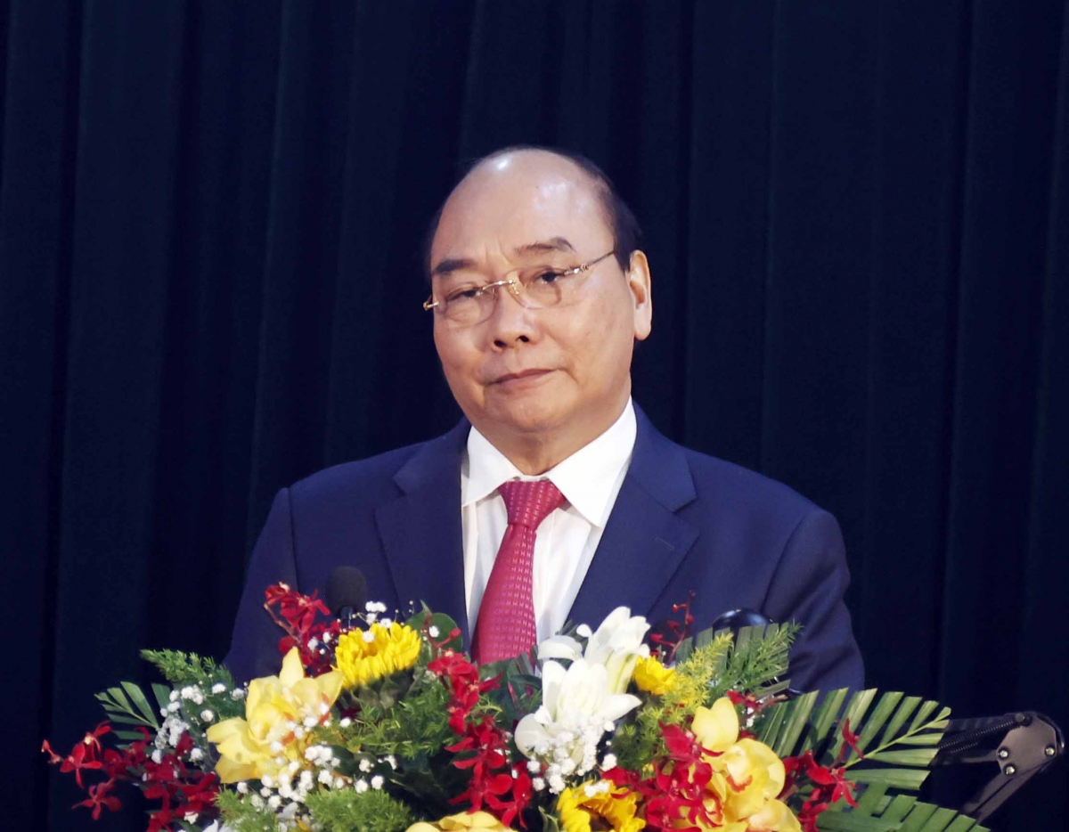 Thay mặt lãnh đạo Đảng, Nhà nước, Chủ tịch nước gửi lời thăm hỏi ân cần, lời chúc năm mới tốt đẹp nhất tới các cán bộ hưu trí nguyên là lãnh đạo cao cấp khu vực miền Trung.