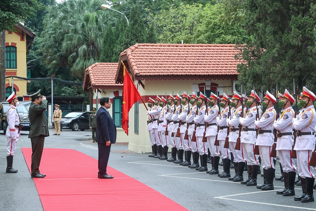 thu tuong kiem tra cong tac ung truc, san sang chien dau cua cong an ha noi hinh anh 1