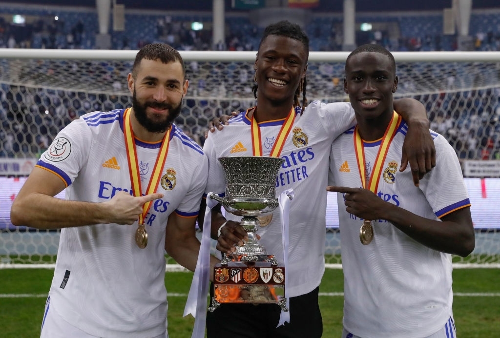 Benzema (bên trái) có thể rời Real Madrid (Ảnh: Getty).