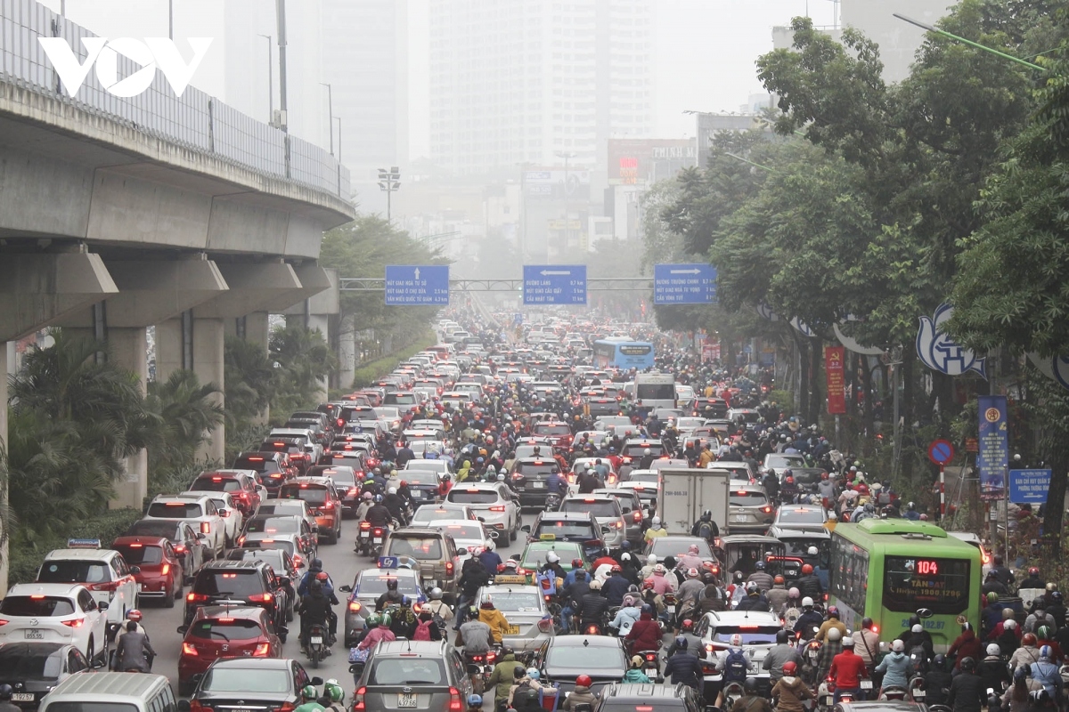 severe traffic congestion hits hanoi streets as tet draws near picture 1