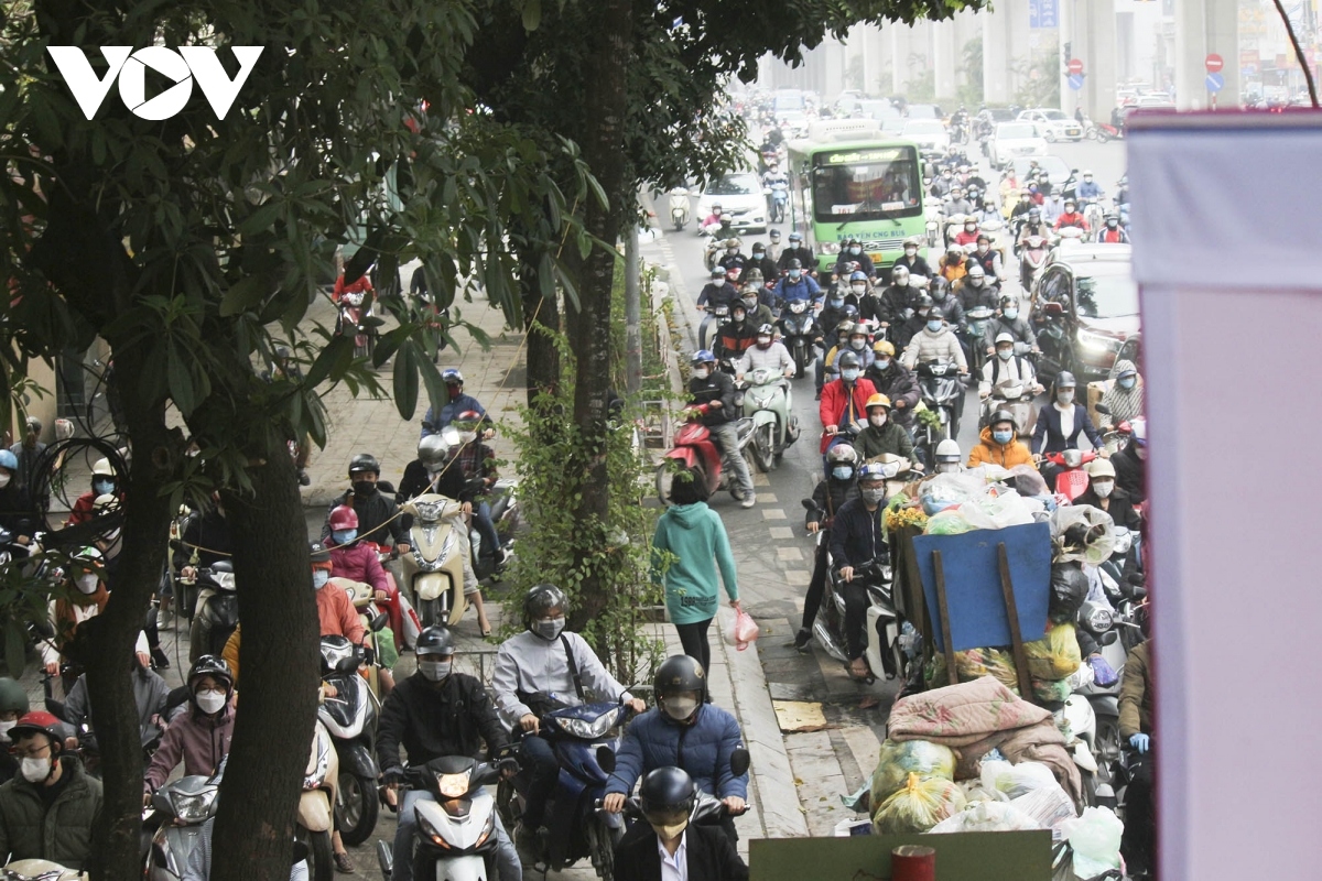 severe traffic congestion hits hanoi streets as tet draws near picture 5