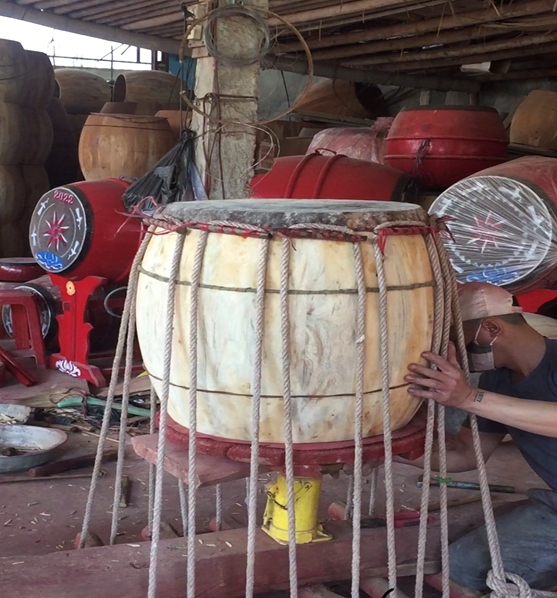 Bí quyết làm trống vang như sấm của nghệ nhân làng nghề trống Đọi Tam
