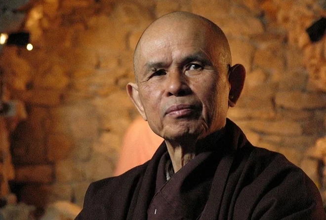 chinh khach, lanh tu ton giao the gioi tiec thuong thien su thich nhat hanh hinh anh 1