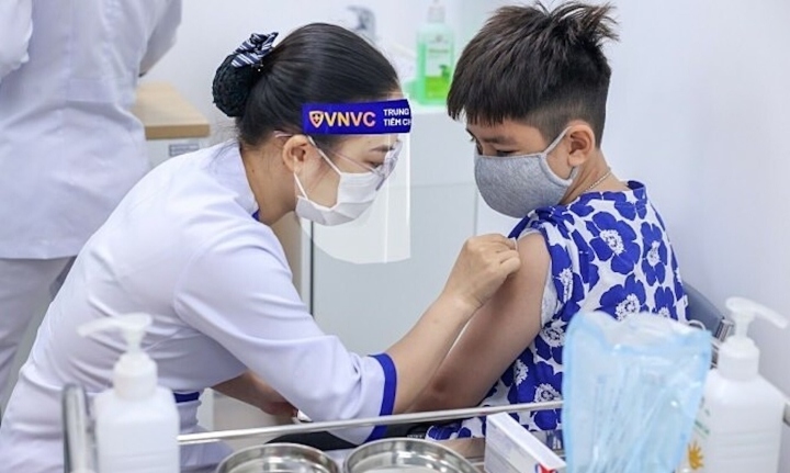 Vietnamese children aged 5-11 will soon be vaccinated against COVID-19. (Photo: VGP)