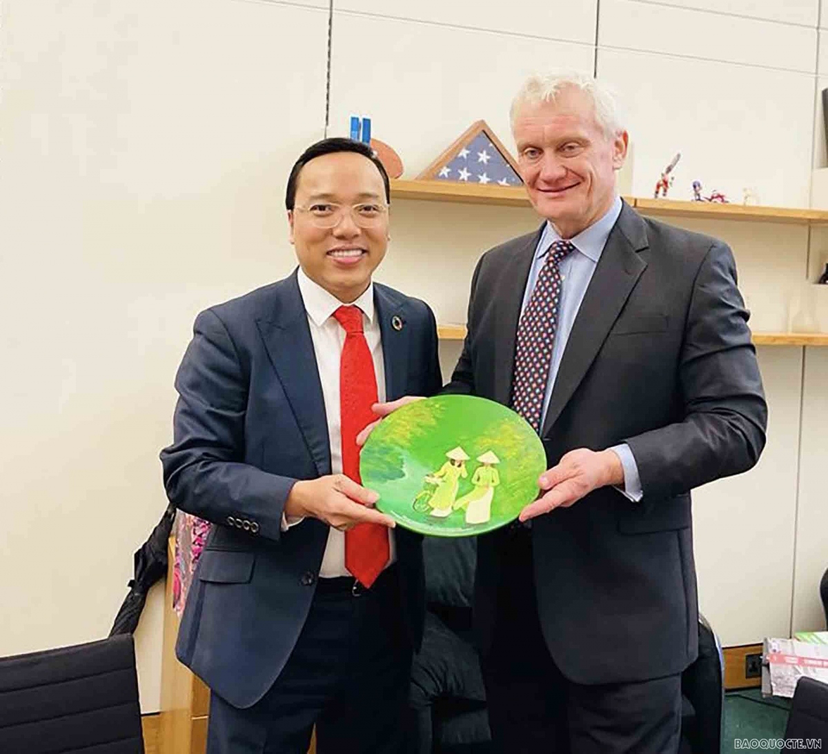 promoting vietnam uk economic - trade cooperation picture 1