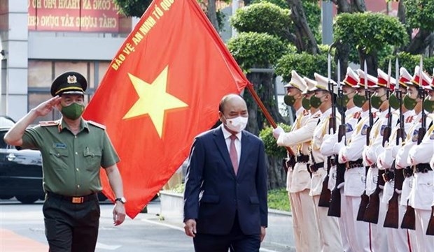 president checks security in hcm city ahead of tet picture 1