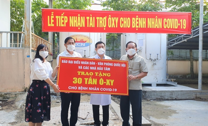Cần Thơ: Bệnh viện tuyến đầu tiếp nhận 45 tấn oxy lỏng cứu chữa bệnh nhân Covid-19 nặng