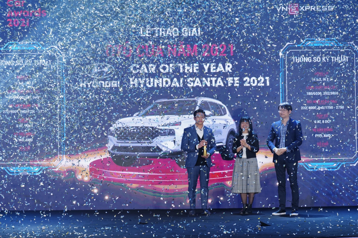 Đại diện Hyundai nhận giải "Giải ô tô của năm 2021".