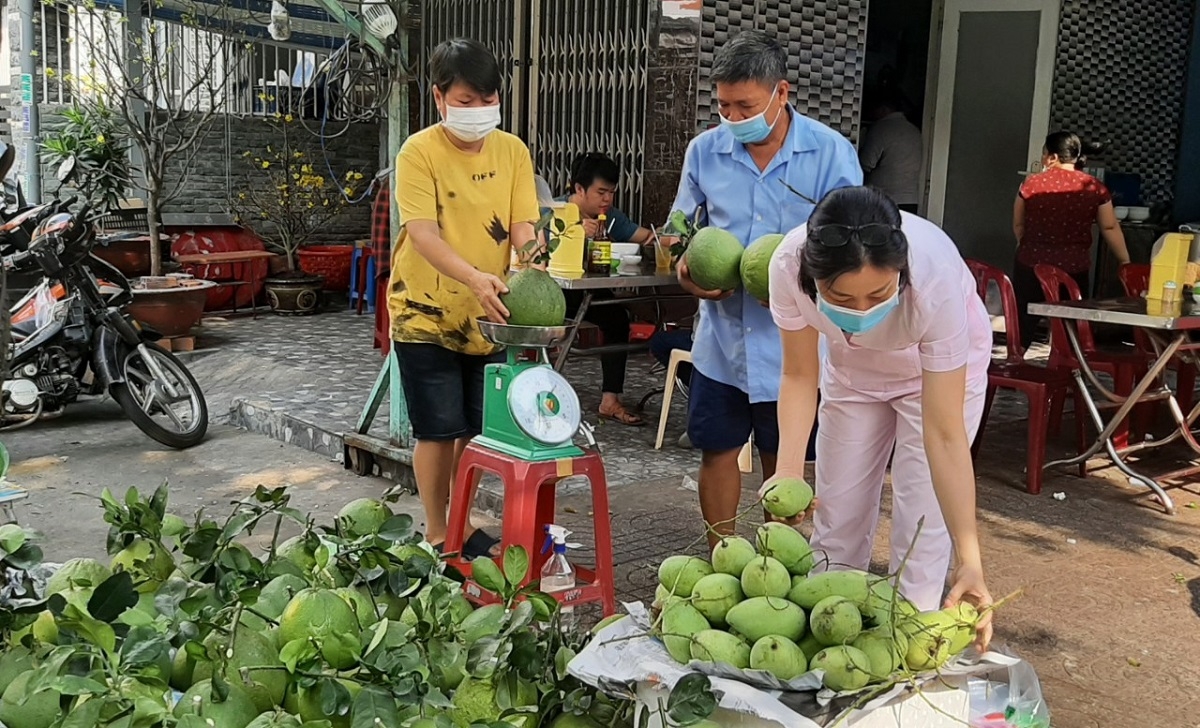 TP.HCM giá trái cây chưng mâm ngũ quả tăng cao