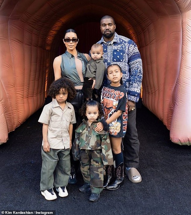 Kim Kardashian, Kanye West và các con chung