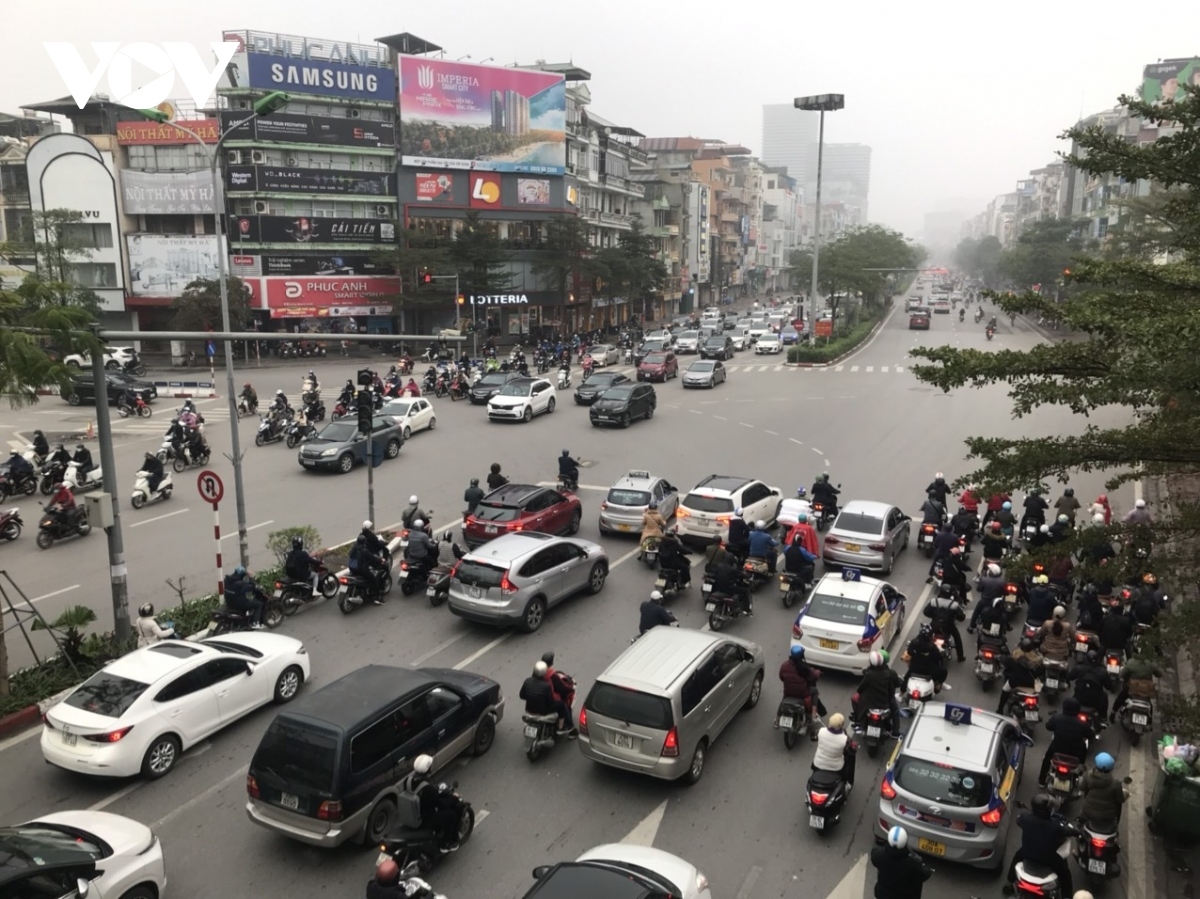 first working day after tet leaves crowded streets throughout hanoi picture 11