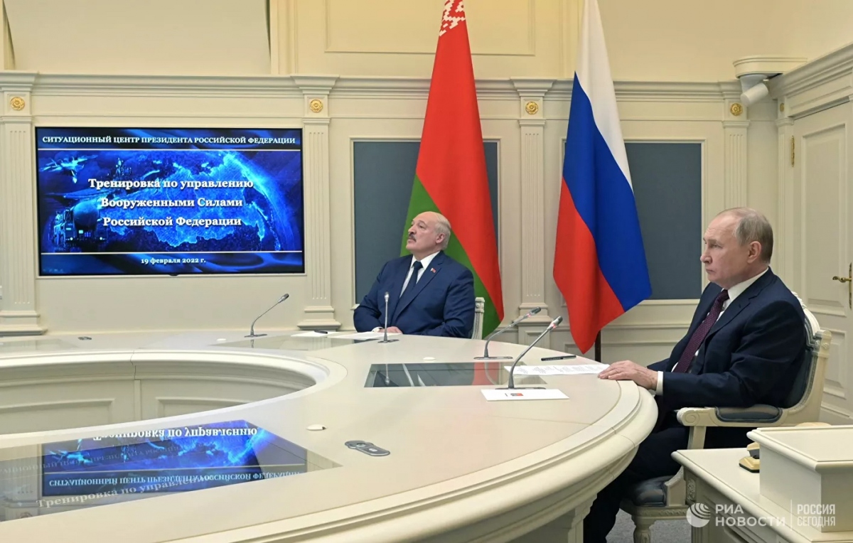 Tổng thống Nga Vladimir Putin và Tổng thống Belarus Alexander Lukashenko đang theo dõi cuộc tập trận tại Trung tâm chỉ huy. (Ảnh: Ria Novosti)
