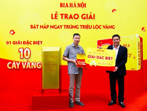 Khác anh Dư, giải thưởng đến với anh Nguyễn Văn Mạnh và Đỗ Công Minh, 2 chủ nhân giải nhất trị giá 1 cây vàng SJC 9999, một cách bất ngờ.