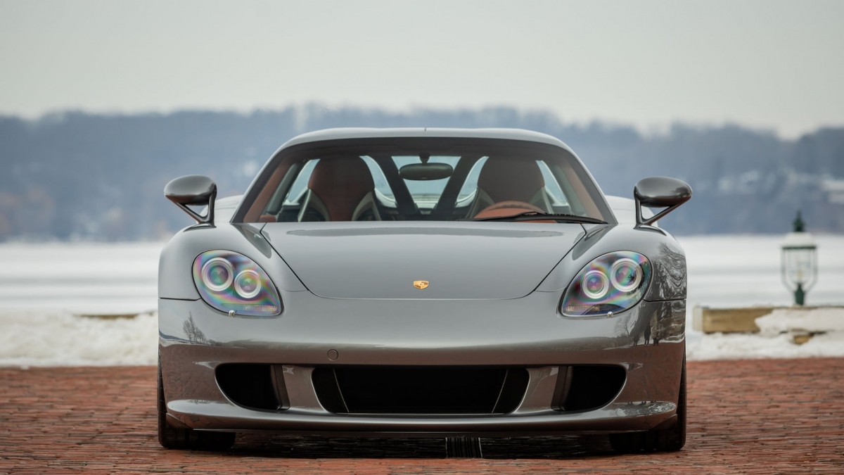 Cận cảnh Porsche Carrera GT chạy 18 năm được bán đấu giá