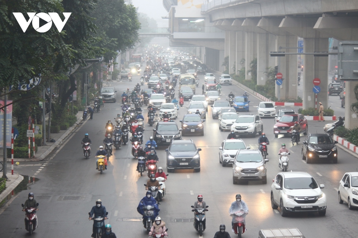 first working day after tet leaves crowded streets throughout hanoi picture 1