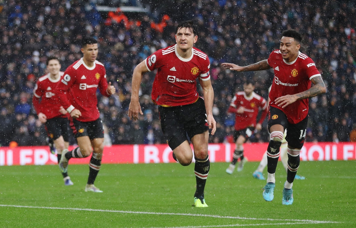 Maguire đánh đầu mở tỷ số cho MU. (Ảnh: Reuters).