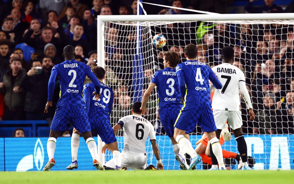 Havertz đánh đầu tung lưới Lille. (Ảnh: Reuters)