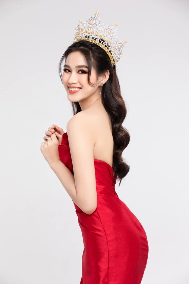 Do thi ha xuat hien tren trang chu miss world, luot like lan at dan thi sinh top 40 hinh anh 2