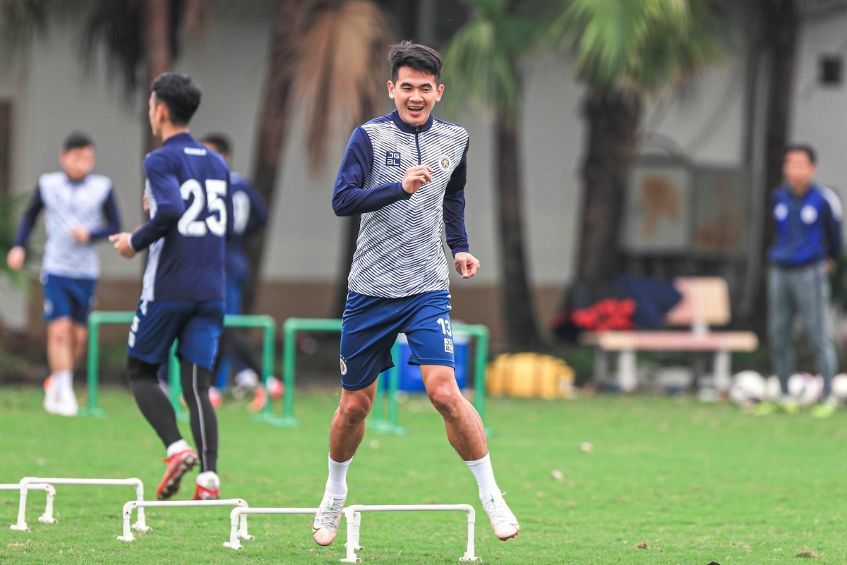 quang hai, hung dung tro lai tap luyen cung ha noi fc sau ky nghi tet hinh anh 6