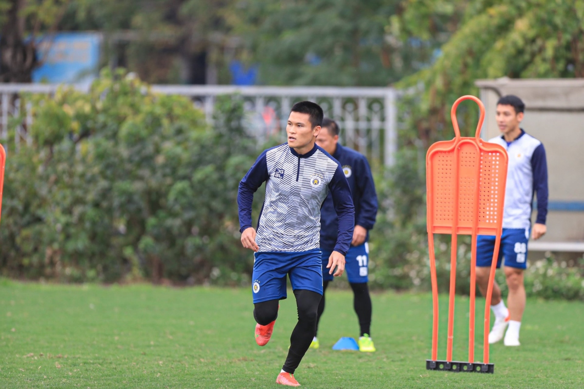 quang hai, hung dung tro lai tap luyen cung ha noi fc sau ky nghi tet hinh anh 3