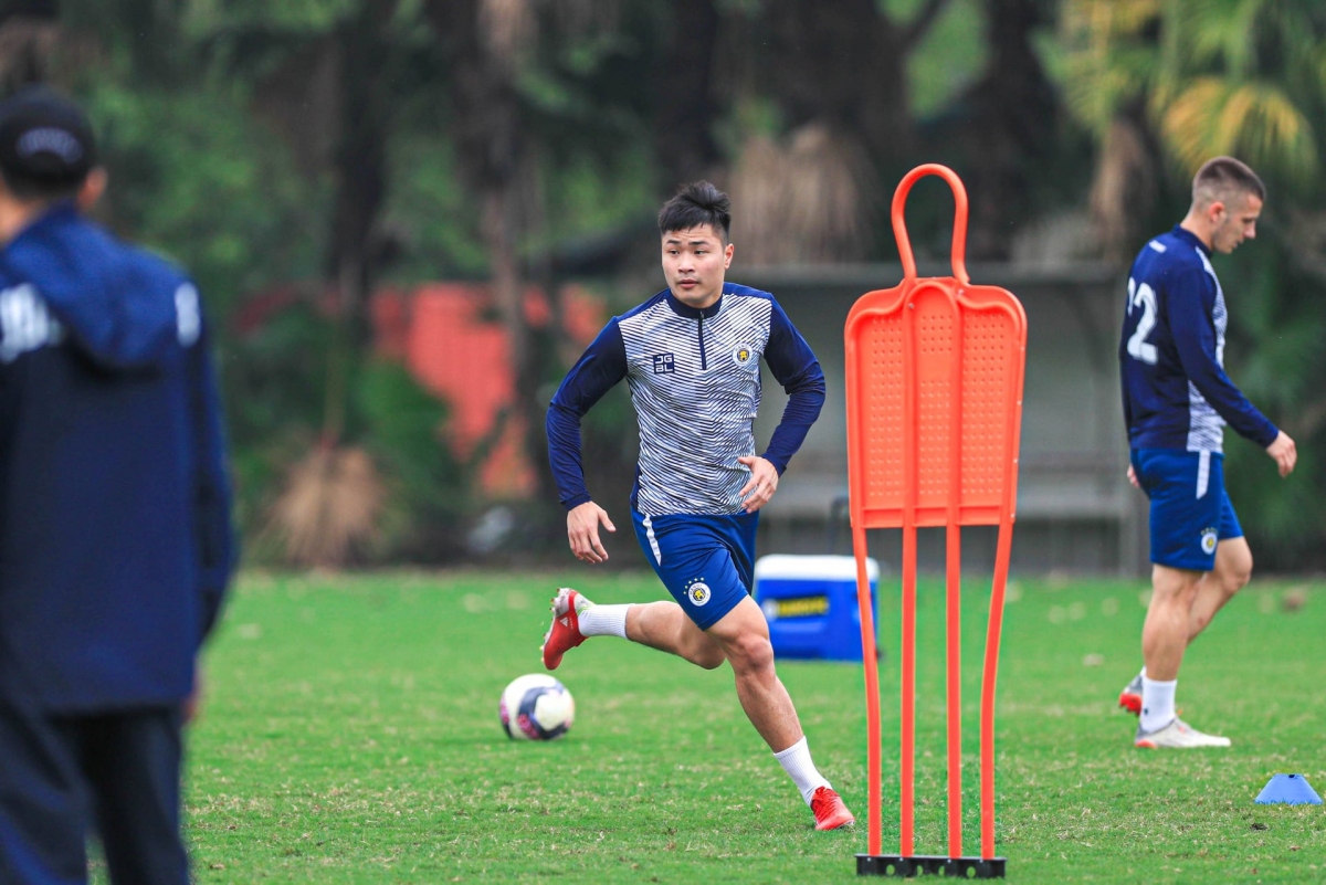 quang hai, hung dung tro lai tap luyen cung ha noi fc sau ky nghi tet hinh anh 5