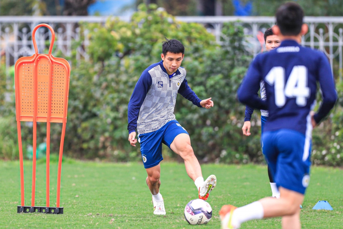 quang hai, hung dung tro lai tap luyen cung ha noi fc sau ky nghi tet hinh anh 2