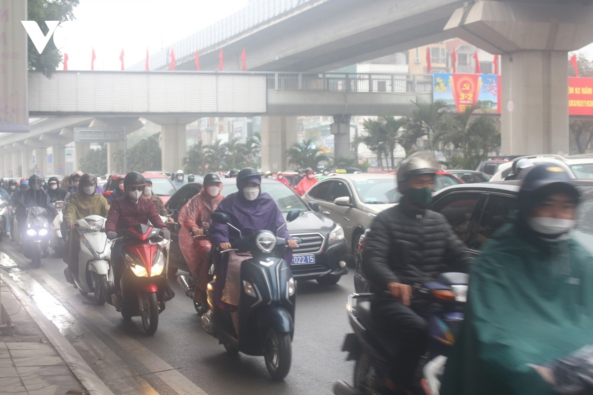 first working day after tet leaves crowded streets throughout hanoi picture 2