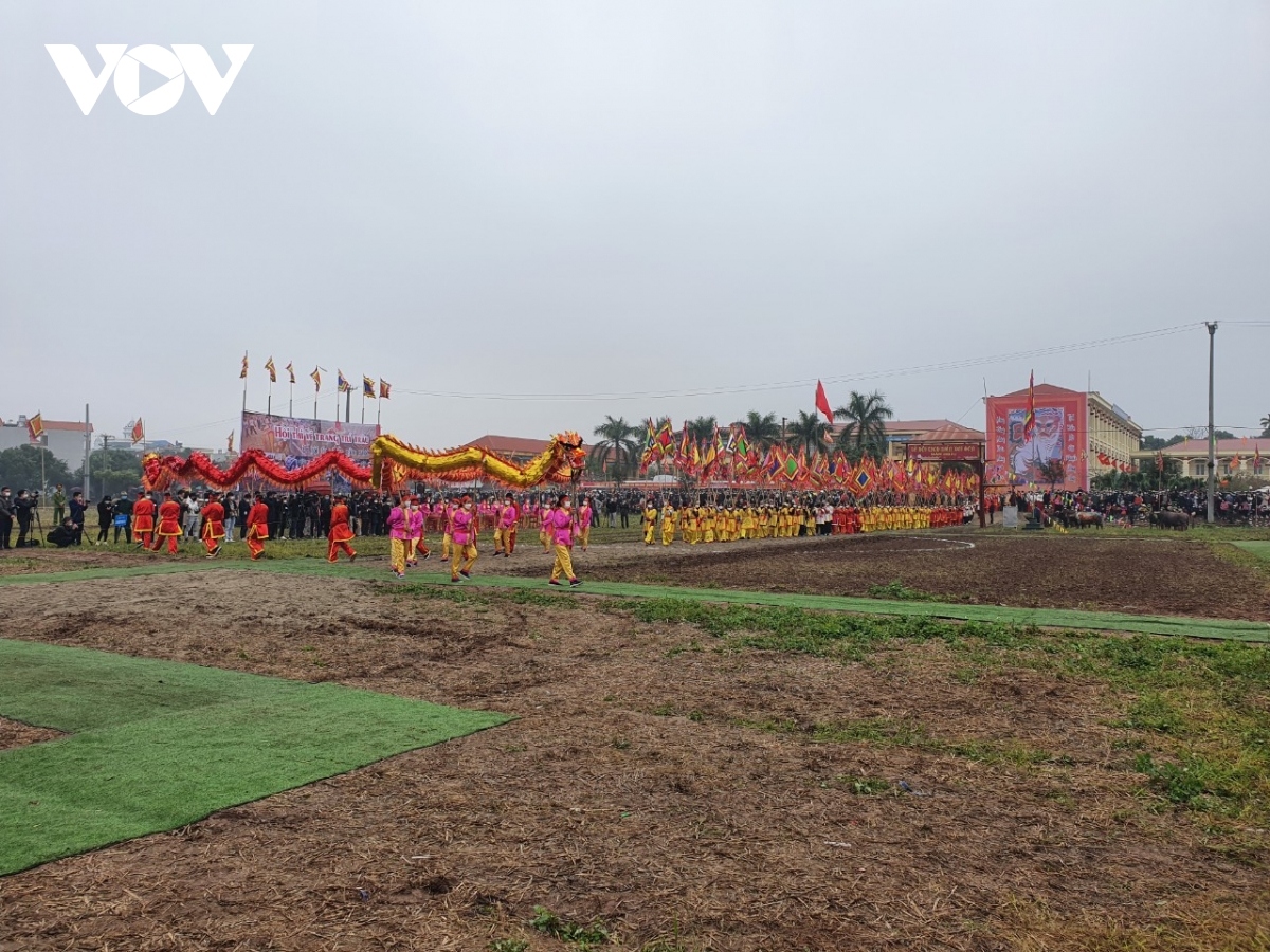 president phuc attends tich dien ploughing festival picture 2