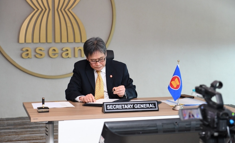 Tổng thư ký ASEAN Dato Lim Jock Hoi ký Biên bản ghi nhớ với OECD. (Nguồn: Ban thư ký ASEAN)