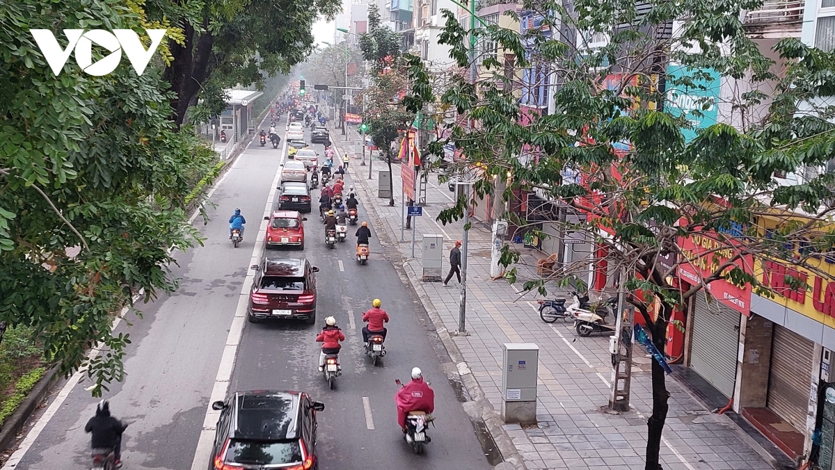 first working day after tet leaves crowded streets throughout hanoi picture 8