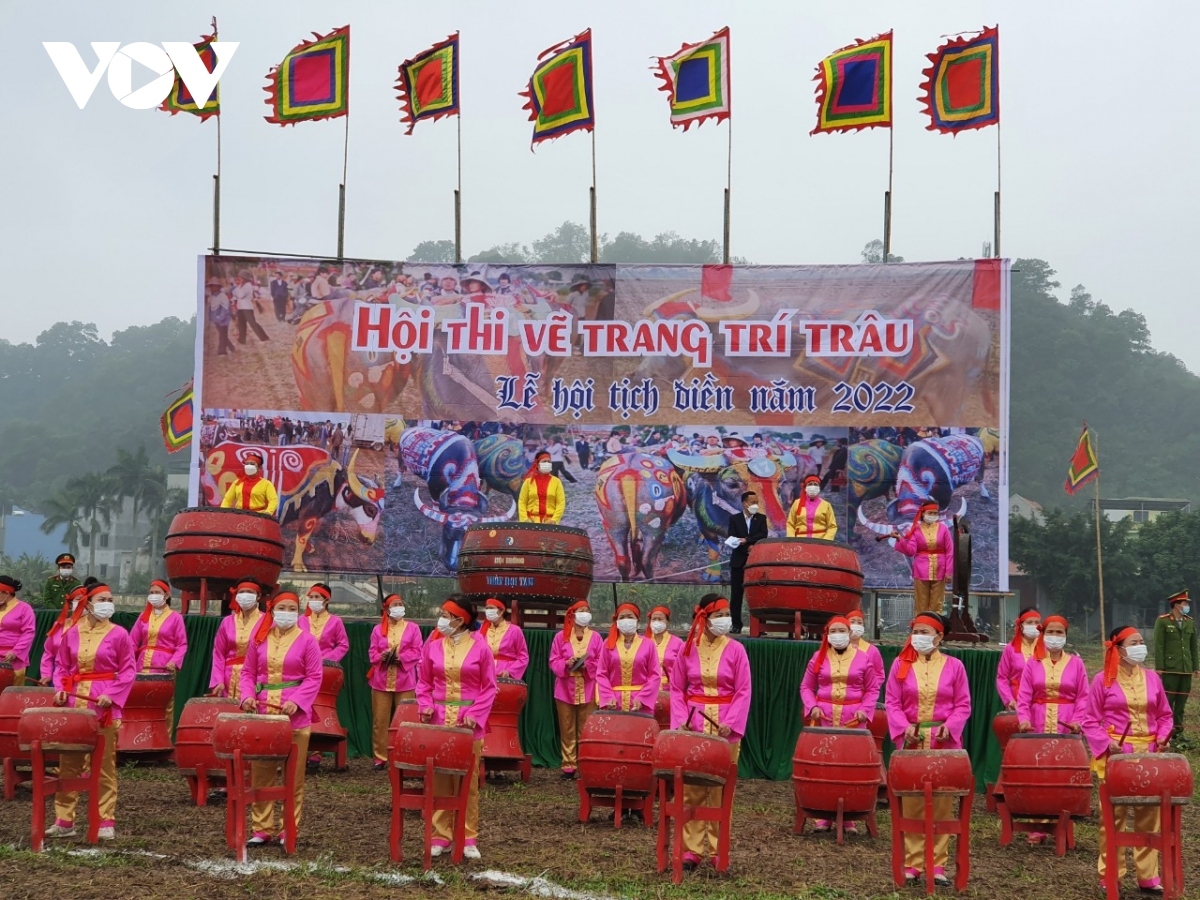 president phuc attends tich dien ploughing festival picture 8