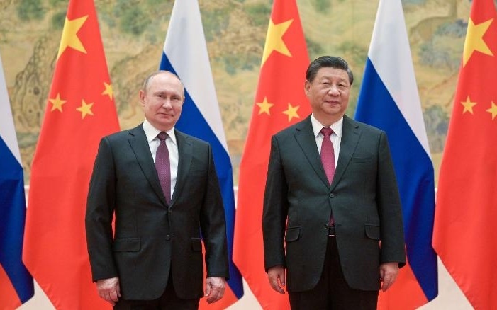 Tổng thống Nga Vladimir Putin (trái) gặp gỡ Chủ tịch Trung Quốc Tập Cận Bình tại Bắc Kinh vào ngày 4/2/2022. Ảnh: Tass.