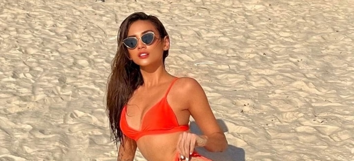 Võ Hoàng Yến diện bikini gợi cảm, thả dáng cuốn hút trên bãi biển