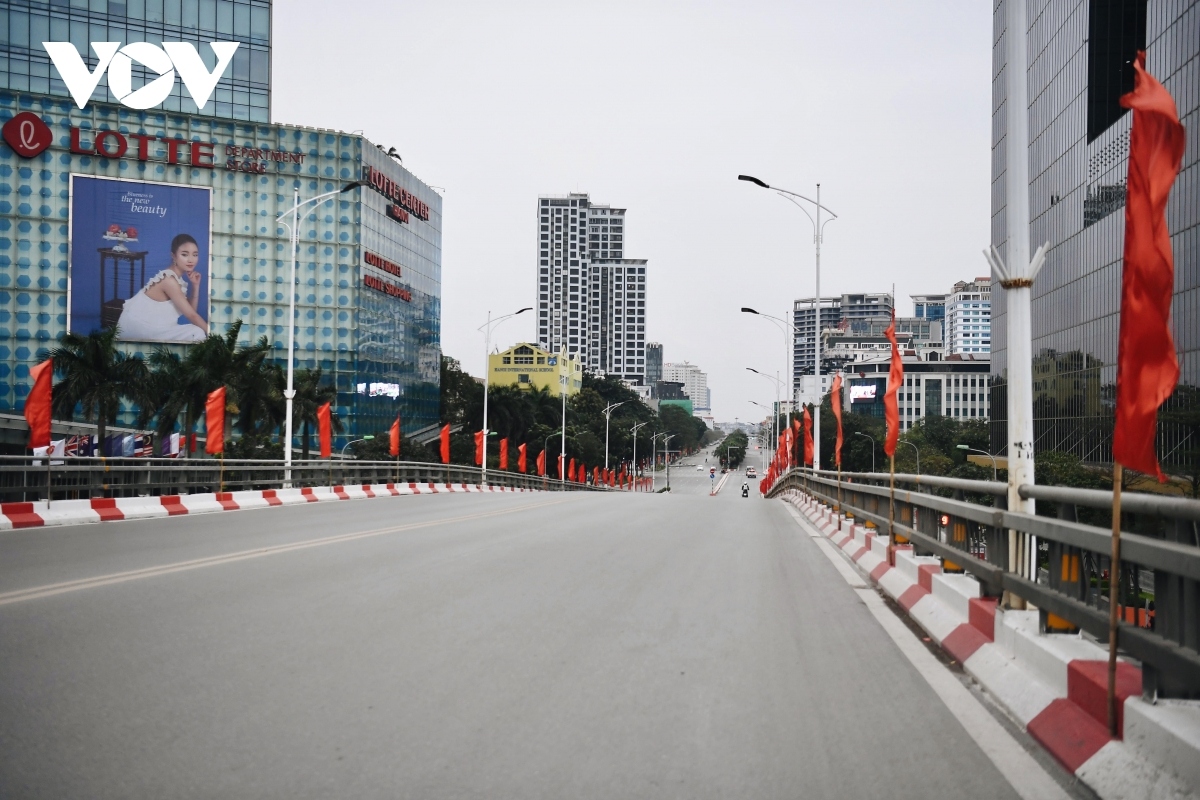 peaceful and tranquil hanoi on first day of lunar new year picture 13