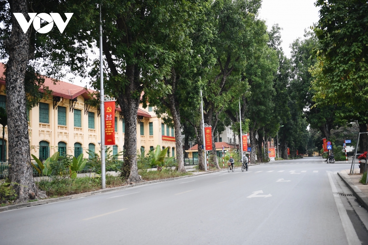 peaceful and tranquil hanoi on first day of lunar new year picture 2