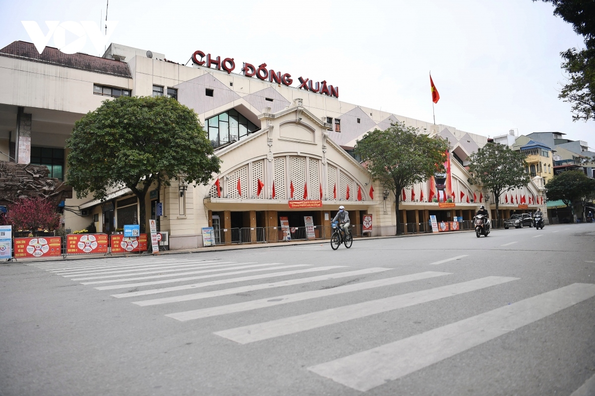 peaceful and tranquil hanoi on first day of lunar new year picture 9