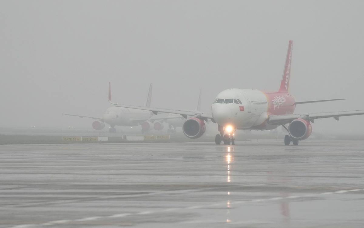 dozens of flights diverted due to heavy flog in northern vietnam picture 1