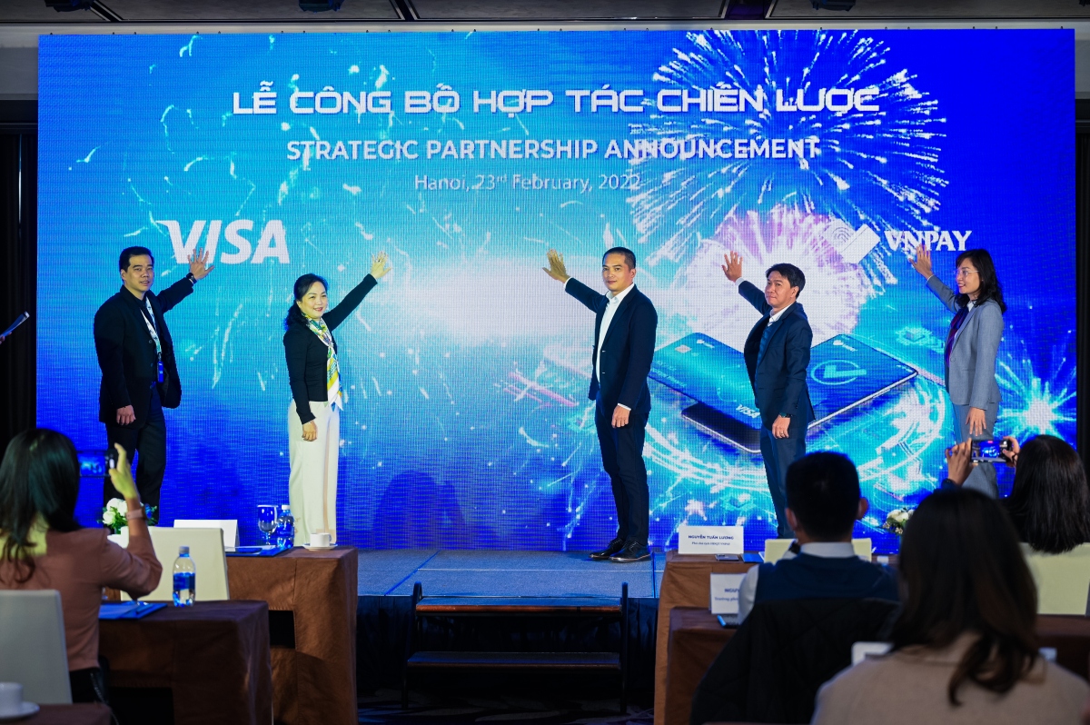 visa va vnpay hop tac chien luoc thuc day thanh toan so tai viet nam hinh anh 2