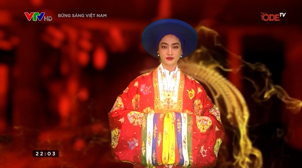 Hoa hậu Lương Thùy Linh lộng lẫy trong cổ phục Nhật Bình.