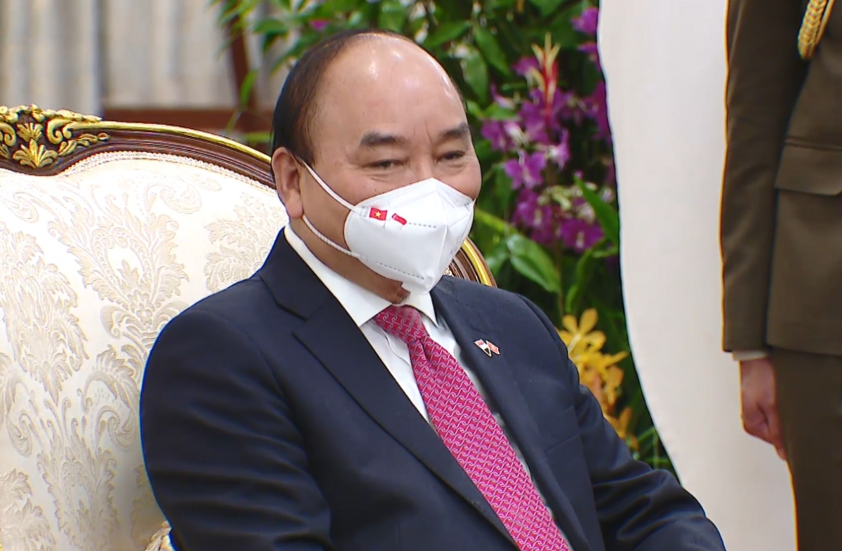 Chủ tịch nước khẳng định chính sách nhất quán của Việt Nam luôn coi trọng và mong muốn thúc đẩy quan hệ Đối tác chiến lược với Singapore ngày càng tin cậy, thực chất và hiệu quả. Chủ tịch nước khẳng định chính sách nhất quán của Việt Nam luôn coi trọng và mong muốn thúc đẩy quan hệ Đối tác chiến lược với Singapore ngày càng tin cậy, thực chất và hiệu quả.