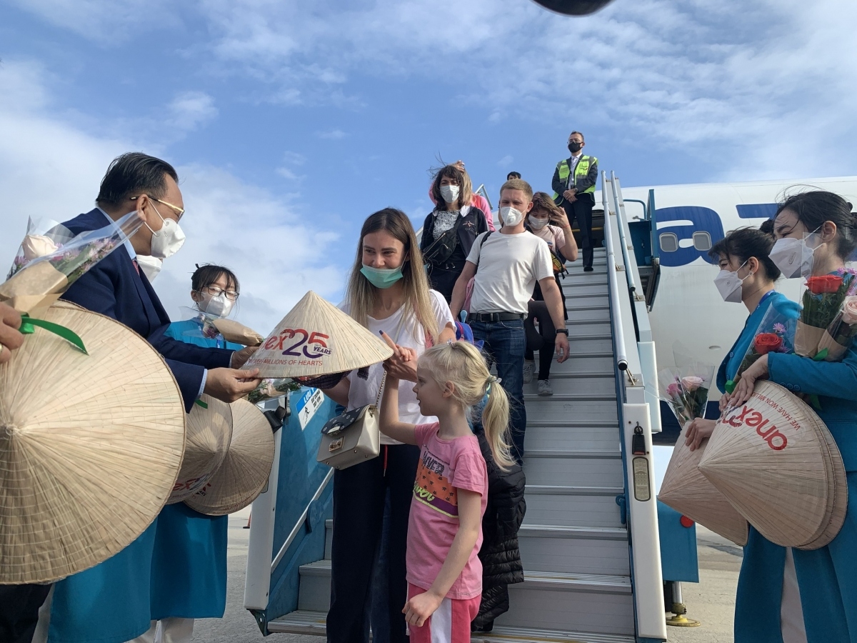 First 300 Russian tourists arrive in Khanh Hoa province on December 26, 2021.