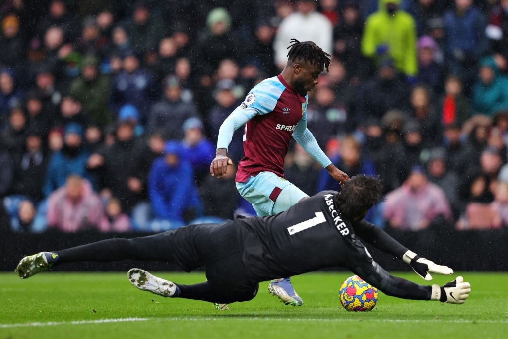 Kone khiến CĐV Liverpool thót tim. (Ảnh: Getty)