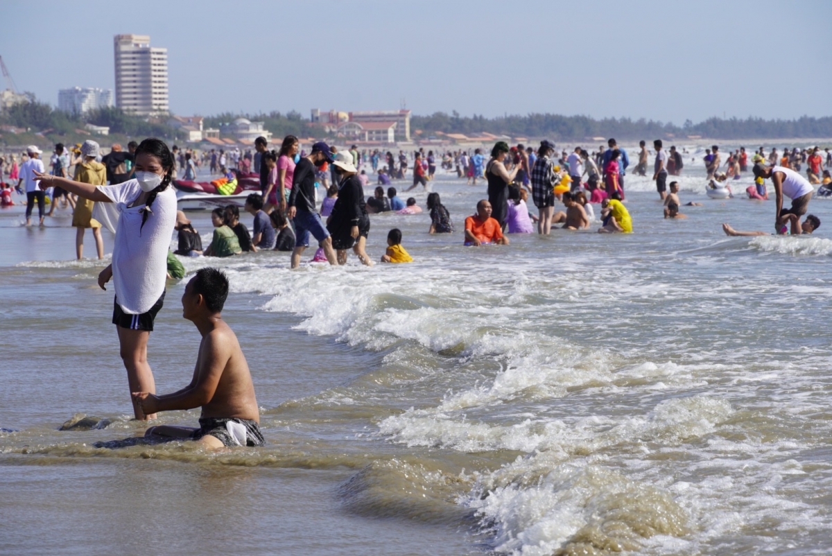 Khách đến TP.Vũng Tàu ngày càng đông, khách sạn, nhà nghỉ đã kín phòng