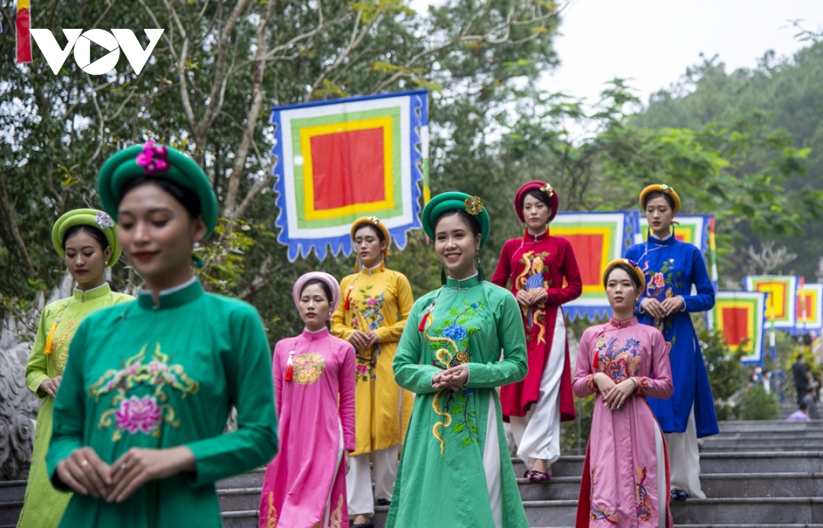spring festival in hue honours tran dynasty princess picture 9