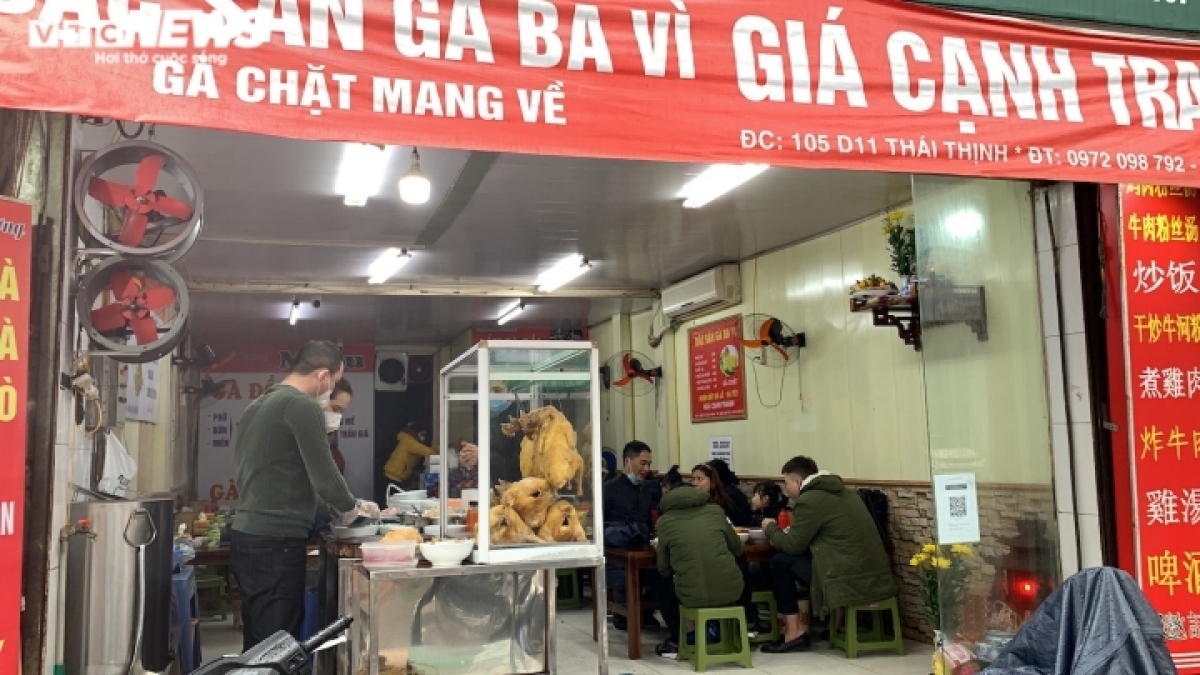 huge crowds emerge as hanoi sees eateries reopen following tet picture 8